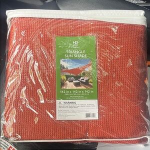 HD Triangle Sun Shade in Red